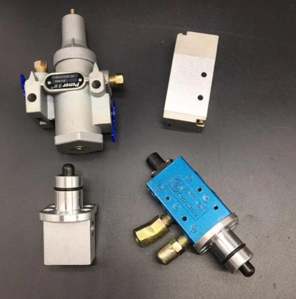 氣控閥.jpg 氣控閥.jpg