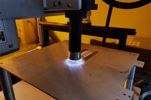 運(yùn)行中的等離子清洗機(jī)